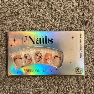 NIB Artificial Halloween Theme Nails